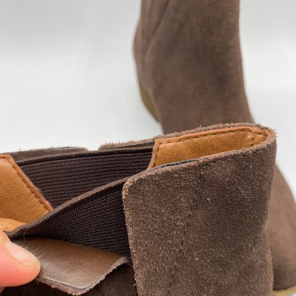 Lucky Brand Benissa Brown‎ Suede Booties Size 6 - Picture 3 of 9